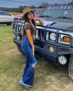 Vaquero Skirt Outfit, Bailes Outfits, Latina Girl Outfits, Rancho Outfits, Vaquera Fits, Jaripeo Outfits, Baile Outfits