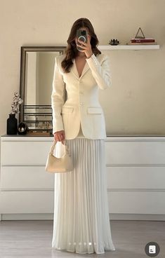 Modest Expensive Outfits, Elegant Classy Feminine Outfits, Jw Assembly Outfits, Sophicated Outfits, Modest Office Outfits Women, Old Money Outfit Inspo Women Classy, Modest Old Money Outfits, Old Money Hijab Outfit, Elegant Style Aesthetic