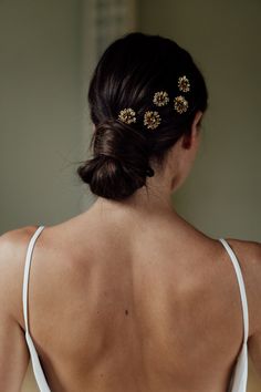 The Nel Hairpins are perfect for adding subtle detail to the hair. Beautiful glass crystals combine with delicate beads in a modern floral shape. Sold as a set of 5 -Designed & handmade in our studio in the UK -Measurements: 2 Large pins 2.5cm 3 small pins 2cm -Made to order in 2-4 weeks (message us for rush orders) -Glass Crystal stones, seed beads, Silver/Gold plated jewellery wire -This design can be customised (message us for more info) -Arrives beautifully packaged in a branded box includin Loose Bridal Hair, Bridal Hairpins, Bridal Hair Pins Pearl, Contemporary Bridal, Silver Hair Pin, Hair Accessories Bridal, Gold Hair Pin, Wedding Hairstyles With Veil, Wedding Hair Inspiration