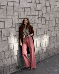 Dusty Pink Jeans Outfit, Pink Courdoroy Pants Outfit, Pink Corduroy Pants Outfit, Pantalon Rosa Outfit, Boden Style, Scandinavian Outfit