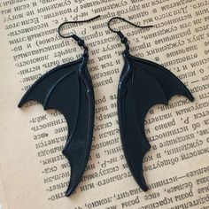 Material:+Nickel+Free.+metal+alloy+<p> Bat+wings+size:+38mm+x+63.5mm+<p> Wings Earrings, Gothic Chic, Earrings Gothic, Bat Earrings, Vampire Bat, Gothic Earrings, Funky Earrings, Halloween Bat, Bat Wing