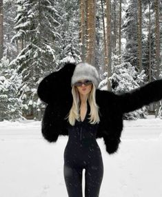 Snow Fits, Ski Aesthetic, Russian Winter, Mountain Outfit, Cold Fits, Winter Photoshoot, Winter Outfits Cold