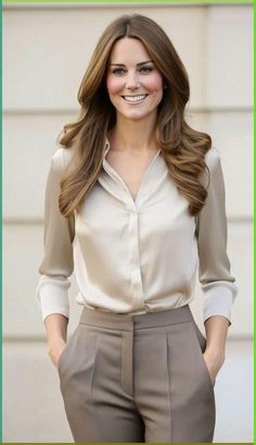 The Skinny Ts jeans by Top Secret feature five-pocket design, a button, a zipper closure and a skinny fit. Looks Kate Middleton, Business Professional Outfits, Business Attire Women, Fest Outfits, Office Outfits Women, Catherine Middleton, Elegante Casual