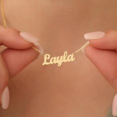 14K Solid Gold Handwritten Name Necklace, Personalized Jewelry, Custom Name Necklace, Personalized Gifts, Summer Jewelry, Bridal Necklace 💕 H O W * TO * O R D E R Step 1 : Choose the color: Gold, Rose Gold, Silver Step 2 : Choose necklace length: 14" to 24" available Step 3 : Add your personalization: Simply use the 'PERSONALIZATION BOX' to let us know the NAME and FONT NUMBER that you would like. 💕 DETAILS, MATERIAL & FINISH Yellow Gold, Rose Gold, White Gold ALL OUR PRODUCTS HAVE 925 SETTING Name Jewelry Personalized, Font Number, Jewelry Bridal, Name Jewelry, Custom Name Necklace, Necklace Personalized, Bridal Necklace, Summer Jewelry, Beautiful Gift Boxes