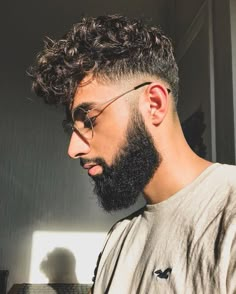 Mens Hairstyles Curly, Men's Curly Hairstyles, Curly Hair Fade, Mens Hairstyles Fade, Men Haircut Curly Hair, Curls Hairstyles, Men's Haircuts, Haircuts For Curly Hair, Corte De Cabelo Masculino