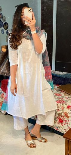 Pakistani Dresses Party Wear, Style Outfits Summer, Pakistani Dresses Party, Party Wear Casual, Summer Vibes Aesthetic, Indian Kurti Designs, Simple Kurta Designs, Simple Kurti Designs