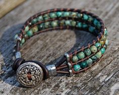 Turquoise lederen Boho armband - zilveren knop Clasp, manchet, kraaltjes, rustieke, stapelen armband, Wrap armband Wrap Armband, Diy Collier, Turquoise Leather, African Turquoise, Silver Button, Beaded Wrap Bracelets, Boho Bracelet, Chan Luu, Leather Wrap Bracelet