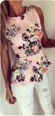 Coral floral blouse. women fashion outfit clothing style apparel @roressclothes closet ideas Look Rose, Peplum Tops, The Genius, Closet Ideas, Denim Collection, Jeans White, Perfect Jeans, Mode Inspiration