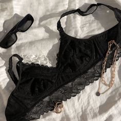 Hidden inner slings give you all the support and lift you deserve, without sacrificing style 💖 Chantilly Lace