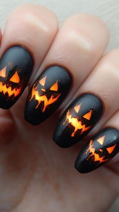 Mens Halloween Nail Art, Black Nails With Halloween Design, Halloween Nails Jack O Lantern, Acrylic Halloween Nail Designs, Jackolantern Nails, Jack O Lantern Nails, Michael Myers Nails, Halloween Nail Designs Acrylic, Halloween Nails Gel