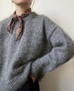 Grey Sweater Outfit, 2024 Wardrobe, Skandinavian Fashion, Style 2023, Sweater Outfit, Miniskirt Outfits, Paris Outfits, Mode Inspo, Autumn Outfit