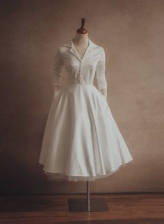 Simple Frocks, Quick Outfits, Feminine Silhouette, Vestidos Vintage, White Bridal, Looks Chic, Circle Skirt, Looks Vintage, High Neckline