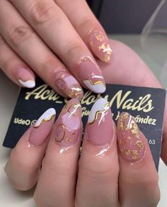 Uñas Aesthetic 2022, Matte Nail Art Designs, Now Nails, Nail Art Designs 2023, Matte Nail Art, Golden Nails, Matte Nail, Professional Manicure, Nail Drills