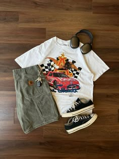 Khaki T Shirt Outfit, Where To Get Vintage Clothes, Mens T Shirt Outfit, Summer Fit Inspo 2024, Guys Summer Outfits Casual, Street Wear Style Men, Guys Shorts Outfit, Men’s Styles, Male Outfits Summer