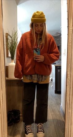 Skater Casual Outfit, Thrifting Fall Outfits, Clean Granola Outfit, Granola Style Outfits Fall, Cozy Indie Outfits, Orange Fleece Outfit, Granola Sunglasses, Colorado Fashion Summer, Skater Style Women