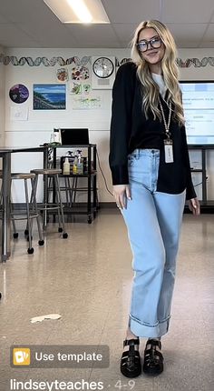 Cute Teacher Aesthetic, Teacher Shirt Outfit, Teachers Aide Outfits, Student Teaching Outfits Elementary, Teacher Aide Outfits, Chic Teacher Outfits, Teaching Outfits Elementary