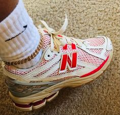 Colorful New Balance Shoes, New Balance Shoes Aesthetic, Pretty Sneakers, Trendy Shoes Sneakers, Pretty Shoes Sneakers, Kicks Shoes, Shoes Outfit Fashion, Fresh Shoes, Cute Sneakers