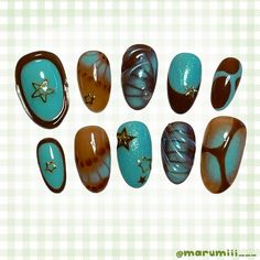 Cute Short Nail Sets Green, Nail Art Colour Combinations, Colorful Matte Nails, Two Color Nails Ideas Simple, Brown And Mint Nails, Teal Jelly Nails, Aqua And Brown Nails, Nail Designs Different On Each Nail, Indie Sleaze Nails