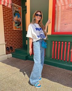 cc: tessavmontfoort Disney Looks Inspired Outfits, Spring New York Outfits, Outfit Casual Verano, Disney Summer Outfits, Outfit Verano, Outfit Disney, Outfits New York, Fashion Gone Rouge, New York Outfits