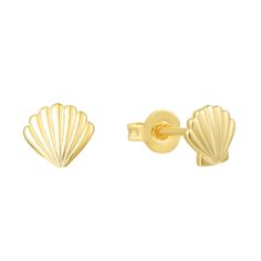 Cute and beachy, these seashell earrings are the perfect way to spruce up any summer look! The tiniest of studs, they're sooooo adorable and light enough to keep you comfy all day. Pick up a pair to add the perfect finishing touch to your beachy stack. Now that's how to seas the day! Seas The Day, Preppy Jewelry, Seashell Earrings, Starfish Necklace, Jewelry Accessories Ideas, Jewelry Essentials, Waterproof Jewelry, Jewelry Lookbook, Girly Jewelry