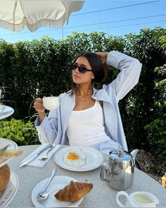 Country Club Casual, Style Inspo Summer, Spring Fashion Dresses, Chic Loungewear, Outfit Inspo Spring, Resort Chic, Super Rich Kids, Outfit Inspo Summer, Comfy Chic