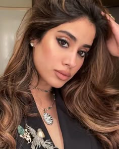 Janhvi Kapoor Makeup, Jahnavi Kapoor, Corrective Makeup, Janvi Kapoor, Brown Icons, Jhanvi Kapoor, Janhvi Kapoor, Beautiful Film, Bollywood Outfits