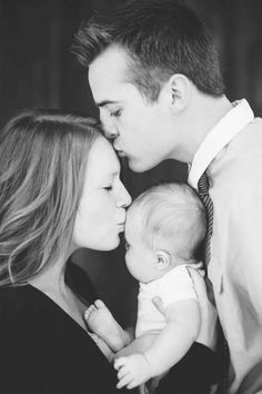 Family kiss love Mais Newborn Family Photos, Newborn Baby Photos