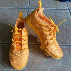 Nike Air Vapormax Plus Laser Orange Women Size:7.5 Conditions:Like New, In Excellent Conditions Style #: Cw7011-800 Nike Air Vapormax Plus, Nike Air Vapormax Plus, Shoes Nike Air, Nike Orange, Air Vapormax, Nike Air Vapormax, Shoes Nike, Color Orange, Nike Shoes