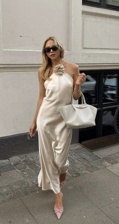 Satin Style, Loose Clothing, Satin Dress Long, Dress Sleeve Length, Formal Outfits, Camisole Dress, Backless Maxi Dresses, Fit Ideas, Summer Party Dress