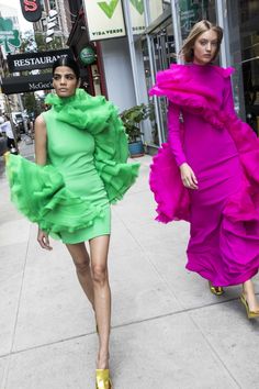 We took the most out-of-the-box looks from New York's Spring 2018 runways to the streets: Bhumika Arora, Bold Colors Outfits, Colourful Style, Jeanne Lanvin, Quirky Fashion, Colourful Outfits, Colorful Fashion, Lanvin, Style Dress