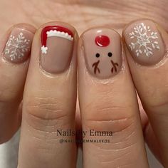 Santa Hat And Reindeer Nails, Gel Nail Art Winter, X Mas Nails, Monthly Nails, Nail Noel, Art Designs Ideas