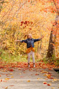 Fall Toddler Photoshoot, Fall Family Poses, Fall Leaves Photoshoot, Leaves Photoshoot, Fall Leaves Pictures, Leaves Pictures, Big Family Photos, Toddler Photoshoot