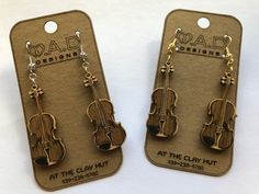 Very elegant this violin earrings. 14k gold plated fish hooks findings. Perfect for music lovers. Violin Earrings, Pearl Earring Jacket, Ice Cream Jewelry, Cream Earrings, Fish Hooks, Jewelry Ads, Summer Earring, Wing Earrings, Feather Earrings