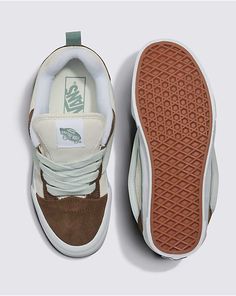 Chunky Vans Shoes, Cool Shoes Women, Stacked Vans, Vans Chunky, Surfer Shoes, Shoes Outfit Ideas, Vans Shoes Fashion, Pretty Sneakers, Shoes For School