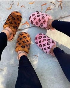 SIZE Platform Height Approx: 0.5" True to size DETAILS Faux Fur Strap and Insole Slip-On Entry Pink Faux Fur Slipper Lv Slippers, Indoor Slides, Plush Slippers, Slides Slippers, Faux Fur Slippers, Fashion Slippers, Fuzzy Slippers, Pink Faux Fur, Warm Slippers