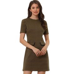 If you're looking for a dress that flatters your figure and is perfect for the office, this sheath dress with a slim silhouette in a plaid print is a great choice. The classic patterns of the Houndstooth dress are timeless and stylish, and the slim silhouette will show off your shape. Pair the dress with a black handbag for a sophisticated and stylish impression, and complete the look with heels for a vintage and chic vibe that's perfect for work, daily errands, or weekend events. Vintage Houndstooth, Work Dresses For Women, Work Shorts, Houndstooth Dress, Work Dresses, Professional Attire, Check Dress, Long Kimono, Office Party