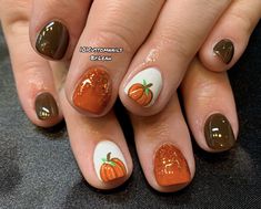 Nails With Pumpkins On Them, Fall Toe Nails Pedicures, Pumpkin Toe Nail Designs, Fall Season Nails Pumpkin, Autumn Pedicure, Halloween Toenail Designs, Toe Nail Designs For Fall, Halloween Toe Nails, Fall Pedicure