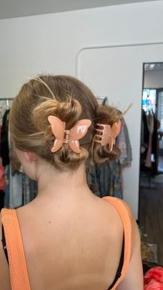 Hairstyles Effortless, Beachy Hairstyles, Effortless Waves, Butterfly Hair Clips, Butterfly Hair Clip, Work Hairstyles, Butterfly Hair, Hair Inspo Color