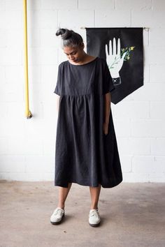 Black Smock Dress, Tencel Dress, Long Midi Dress, Comfy Dresses, Black Long Sleeve Dress, Long Black Dress, Modern Outfits, Classic Dress, Smock Dress