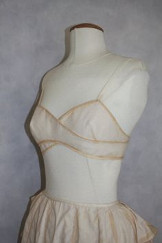 paper pattern to sew and do a Criss cross by AtelierSylphecorsets Criss Cross Bra, Corset Making, Clothes Blouses, Cup Pattern, Jewelry Making Tutorial, Corset Bra, Lingerie Inspiration, Cute Bras, Bra Cup