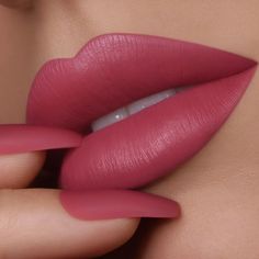 Pretty Lipstick Colors, Crazy Lipstick, Lip Color Shades, Mac Lipstick Shades, Matte Lipstick Shades, Lip Art Makeup, Lip Shades, Lipstick Nails, Lipstick Tutorial