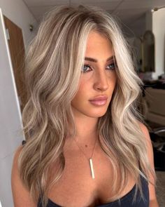 Tones For Blonde Hair, Ash Honey Blonde Balayage, Blonde To Lowlights, Summer 24 Haircuts, Level 8 Lowlights In Blonde Hair, Blonde With Lots Of Lowlights, Fall Hair Inspiration Blonde, Blonde Hair Fall Ideas, Platinum Blonde To Natural Blonde