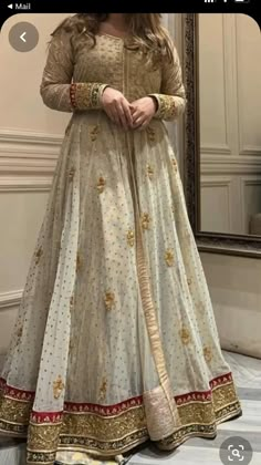 Party Wear Dresses For Women, Kurti Ideas, Pakistan Dress, Pakistani Women Dresses, Pakistani Formal Dresses, Velvet Dress Designs, Bridal Dresses Pakistan, Pakistani Fancy Dresses