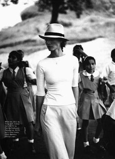 A Well Traveled Woman, Christy Turlington, Wearing A Hat, 가을 패션, Mode Vintage, Looks Style, Look Fashion, Other People, Panama Hat