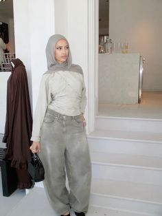 Cool Hijabi Outfits Summer, Birthday Fit Hijabi, Hijabi Jorts Outfit, Y2k Hijabi Outfits, Hijabi Back To School Outfits, Alt Hijabi Aesthetic, Teen Hijabi Outfits, Hijabi Y2k Outfits, Hijabi Fashion Outfits