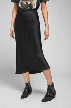 ANINE BING Bar Silk Skirt - Black Slip Skirt Outfit, Silk Skirt Outfit, Black Silk Skirt, Silk Midi Skirt, Rock Outfit, Fashion Jackson, Slip Skirts, Skirt Trends, Satin Midi Skirt