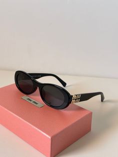 Glasses Miumiu, Kim K Sunglasses, Rounded Glasses, Miu Miu Glasses, Miu Miu Sunglasses, Cute Sunglasses, Brand Logos