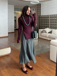 Burgundy Tights, Trends 2025, Ballerina Outfit, Outfits For Fall, Office Professional, Trend 2024, Hijabi Fashion, 가을 패션