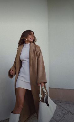 Cute Comfortable Travel Outfits, Fall Outfits Bar Night, Cute Outfits Minimalist, Women’s Winter Dress Outfits, Mexico City Fall Outfits, Short Bodycon Dress Outfit, Kelsey Floyd, Tan Peacoat, Outfit Chic