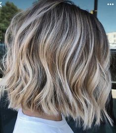 Baylage Bob Blonde, Medium Bob With Blonde Highlights, Blonde Highlighted Bob Hairstyles, Low Lights And Highlights Blonde Short Hair, Blonde Bob With Lowlights Fall, Highlights On The Top Of Hair, Blonde Balayage Highlights Short, Blonde Lob With Lowlights, Ash Blonde Hair Colour Short Hair